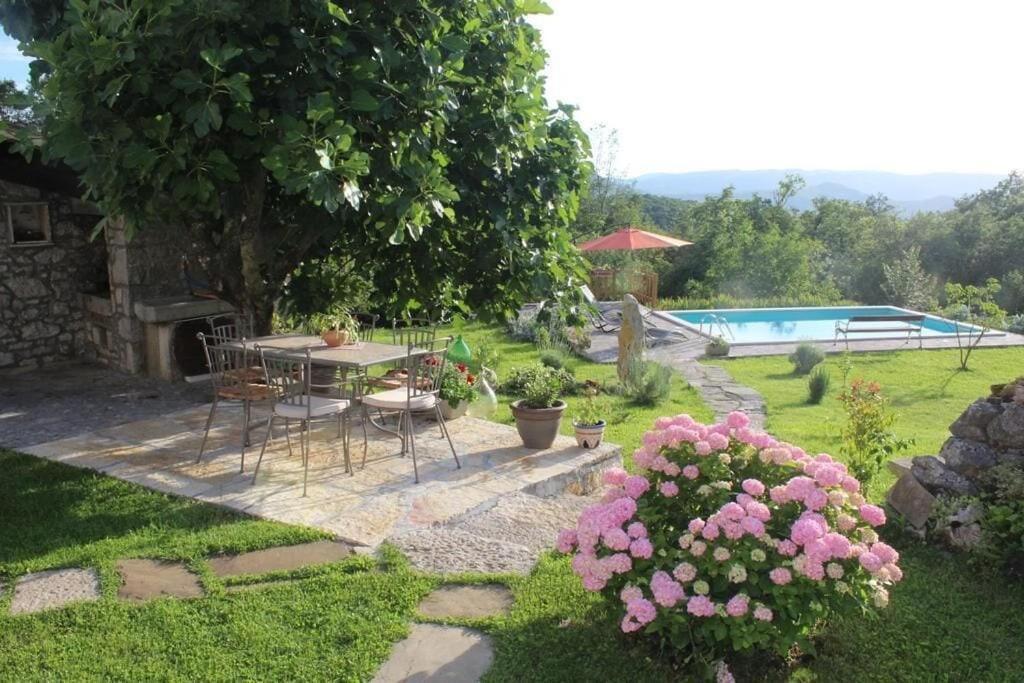 Villa Mavrici, Neighbors Free Buzet Esterno foto
